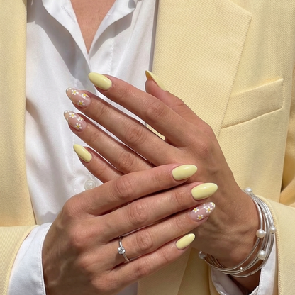 Gel Polish • 669 Blushing Nude (semi-transparent) • 21FREE