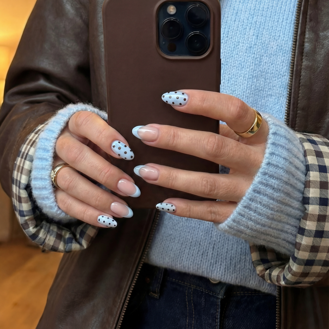 Gel Polish • 669 Blushing Nude (semi-transparent) • 21FREE