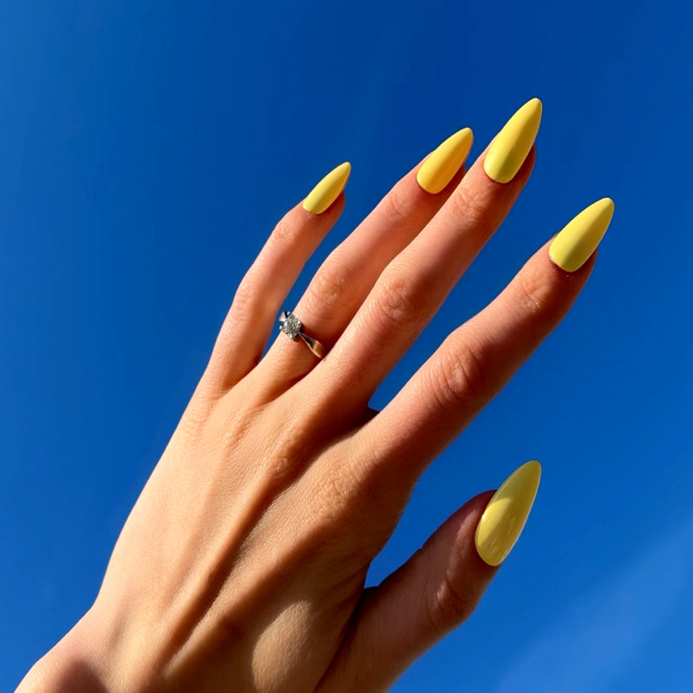 Gel Polish • 805 Lemon Mist • 21FREE • The Gel Collection™