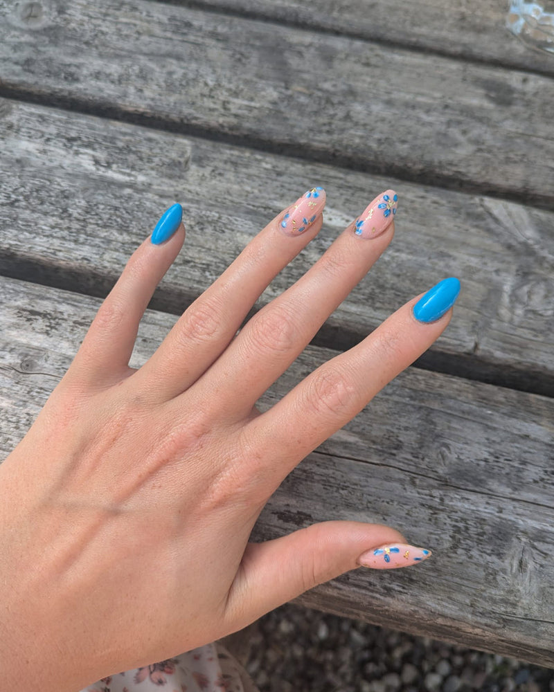 669 Blushing Nude, 688 Peacock Blue, foil flakes