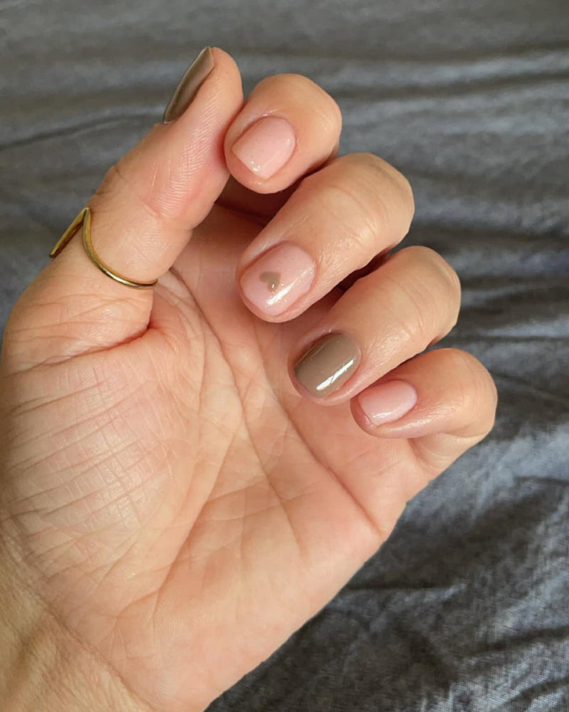 669 Blushing Nude, 690 Velvet Midnight