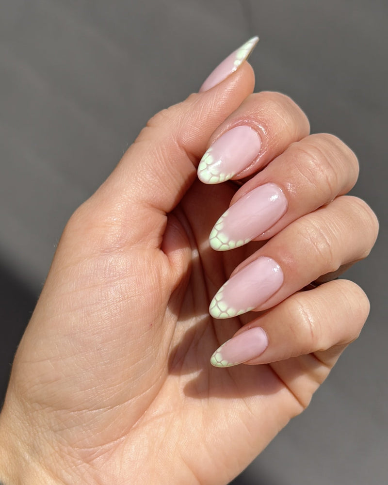 670 Light Natural + 820 Lime Blossom 