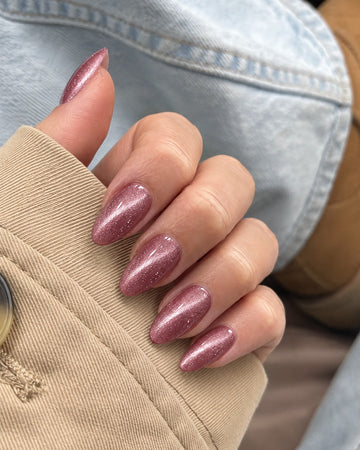Gel Polish 266 Lovestruck - Cat Eye Sparks on nails