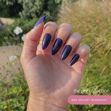 Gel Polish • 690 Velvet Midnight (semi-transparent)• 21FREE