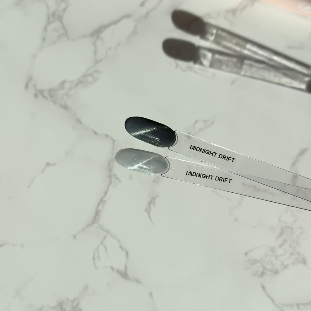Cat Eye Velvet Gel Polish • Midnight Drift • 21FREE • The Gel Collection™