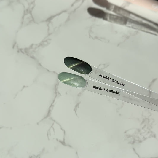 Cat Eye Velvet Gel Polish • Secret Garden • 21FREE • The Gel Collection™